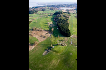 Vue aérienne de Terrains de golf Golf Club Tutzing à le quartier Traubing in Tutzing dans le département Bavière, Allemagne