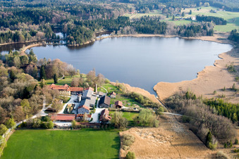 Vue aérienne de Zones riveraines de la région du lac Deixelfurter Weiher à Tutzing dans le département Bavière, Allemagne