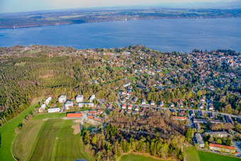 Vue aérienne de La ville sur le lac de Starnberg vue de l'ouest à Tutzing dans le département Bavière, Allemagne