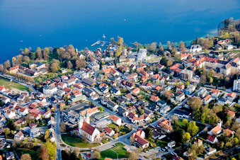 Vue aérienne de Zone riveraine du lac de Starnberg à Tutzing dans le département Bavière, Allemagne