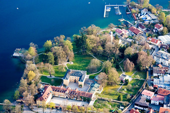 Vue aérienne de Château Tutzing sur la rive du lac de Starnberg à Tutzing dans le département Bavière, Allemagne