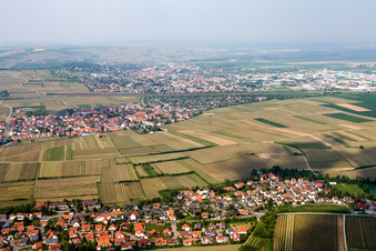 Vue d'oiseau de Kleinkarlbach dans le département Rhénanie-Palatinat, Allemagne
