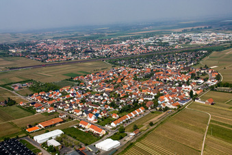 Photographie aérienne de Du sud à le quartier Sausenheim in Grünstadt dans le département Rhénanie-Palatinat, Allemagne