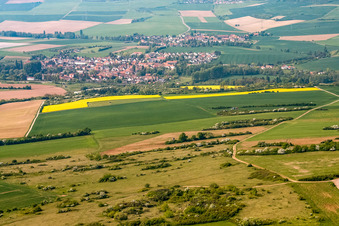 Vue aérienne de Vue du village depuis le sud-est à Ebertsheim dans le département Rhénanie-Palatinat, Allemagne