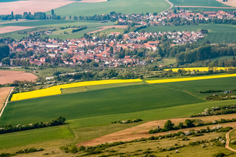 Vue aérienne de Vue du village depuis le sud-est à Ebertsheim dans le département Rhénanie-Palatinat, Allemagne