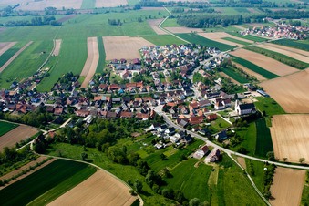 Buhl dans le département Bas Rhin, France du point de vue du drone