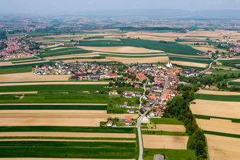 Vue aérienne de Hatten dans le département Bas Rhin, France