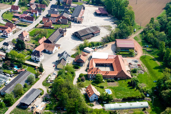 Niederrœdern dans le département Bas Rhin, France du point de vue du drone