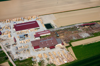 Niederrœdern dans le département Bas Rhin, France vu d'un drone