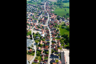Vue aérienne de Niederrœdern dans le département Bas Rhin, France