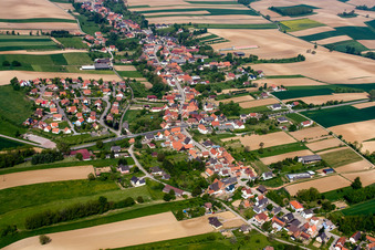 Vue oblique de Neewiller-près-Lauterbourg dans le département Bas Rhin, France
