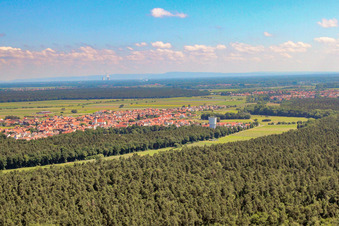 Vue aérienne de Vue de la ville depuis le sud-ouest à Hatzenbühl dans le département Rhénanie-Palatinat, Allemagne
