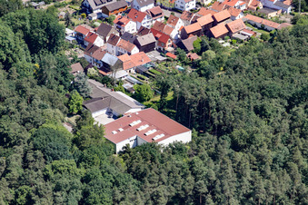 Vue aérienne de Paulat Kunststoff GmbH à Hatzenbühl dans le département Rhénanie-Palatinat, Allemagne