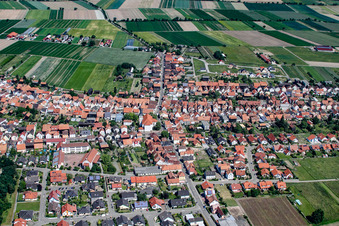 Vue aérienne de Centre à Hatzenbühl dans le département Rhénanie-Palatinat, Allemagne