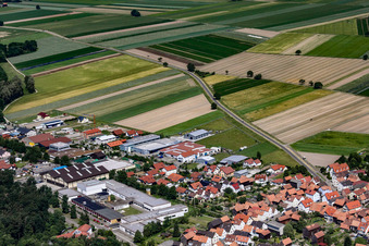 Vue aérienne de Zone industrielle d'Im Gereut vue de l'est à Hatzenbühl dans le département Rhénanie-Palatinat, Allemagne