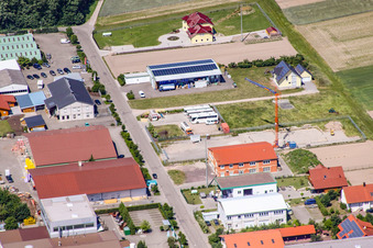 Vue aérienne de Zone industrielle de Geräutäcker vue de l'est à Hatzenbühl dans le département Rhénanie-Palatinat, Allemagne