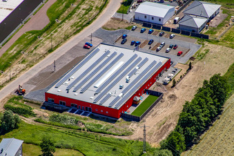 Vue aérienne de Bienwald Fitness World à le quartier Minderslachen in Kandel dans le département Rhénanie-Palatinat, Allemagne