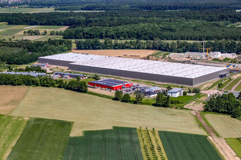 Vue d'oiseau de Bienwald Fitness World à le quartier Minderslachen in Kandel dans le département Rhénanie-Palatinat, Allemagne