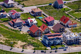 Sur la haute piste à Kandel dans le département Rhénanie-Palatinat, Allemagne d'un drone