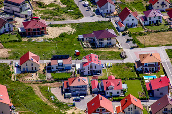 Sur la haute piste à Kandel dans le département Rhénanie-Palatinat, Allemagne vu d'un drone