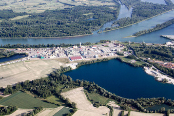Vue aérienne de Rohm & Haas à Lauterbourg dans le département Bas Rhin, France