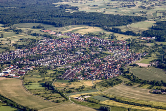 Vue aérienne de Du nord à le quartier Illingen in Elchesheim-Illingen dans le département Bade-Wurtemberg, Allemagne