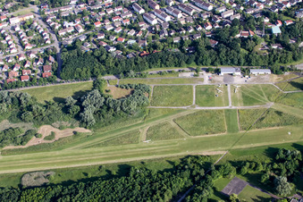 Vue aérienne de Aérodrome de vol à voile Rastatt-Baldenau à Rastatt dans le département Bade-Wurtemberg, Allemagne