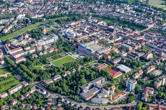 Vue aérienne de Parc du château vu du nord-ouest à Rastatt dans le département Bade-Wurtemberg, Allemagne