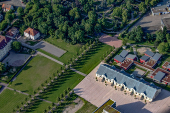 Vue aérienne de Parc du château avec manège à Rastatt dans le département Bade-Wurtemberg, Allemagne