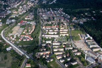 Vue aérienne de Breisgaustraße vue de l'ouest à le quartier Oos in Baden-Baden dans le département Bade-Wurtemberg, Allemagne