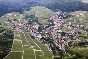 Vue aérienne de De l'ouest à le quartier Varnhalt in Baden-Baden dans le département Bade-Wurtemberg, Allemagne