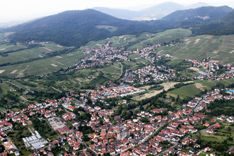 Vue aérienne de Du sud-ouest à le quartier Steinbach in Baden-Baden dans le département Bade-Wurtemberg, Allemagne