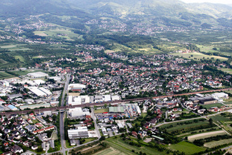Vue aérienne de Quartier Hatzenweier in Ottersweier dans le département Bade-Wurtemberg, Allemagne