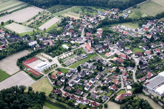 Vue aérienne de Vue des rues et des maisons dans les quartiers résidentiels à le quartier Großweier in Achern dans le département Bade-Wurtemberg, Allemagne