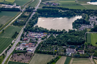 Vue aérienne de Parking pour camions à Achernsee à le quartier Großweier in Achern dans le département Bade-Wurtemberg, Allemagne