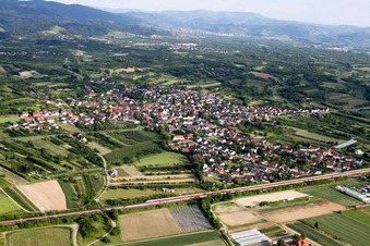 Vue aérienne de Du nord-ouest à le quartier Önsbach in Achern dans le département Bade-Wurtemberg, Allemagne