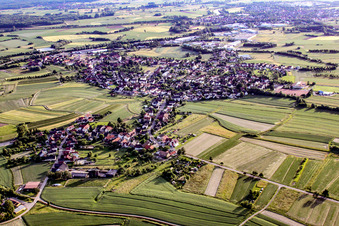 Vue aérienne de Vue sur le village à le quartier Sand in Willstätt dans le département Bade-Wurtemberg, Allemagne