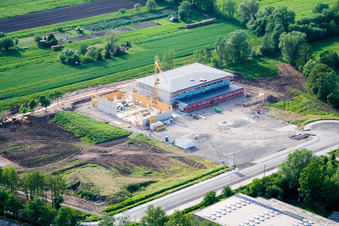 Vue aérienne de Chantier de construction de la salle polyvalente Bienwaldhalle à Kandel dans le département Rhénanie-Palatinat, Allemagne