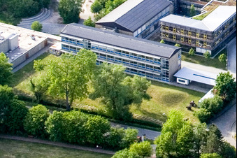 Vue aérienne de Zone de jardin scolaire prévue de l'IGS à Kandel dans le département Rhénanie-Palatinat, Allemagne