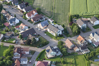 Vue oblique de Gartenstr à le quartier Sand in Willstätt dans le département Bade-Wurtemberg, Allemagne