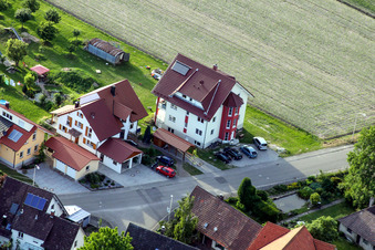 Vue oblique de Rue Eichhof à le quartier Sand in Willstätt dans le département Bade-Wurtemberg, Allemagne