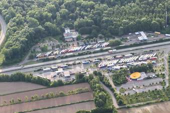 Vue aérienne de Station-service d'autoroute à le quartier Urloffen in Appenweier dans le département Bade-Wurtemberg, Allemagne