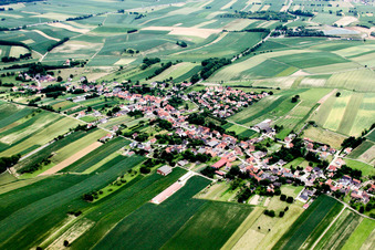 Vue aérienne de Oberlauterbach dans le département Bas Rhin, France