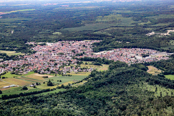 Vue aérienne de Soufflenheim dans le département Bas Rhin, France