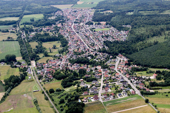 Vue aérienne de Schirrhoffen dans le département Bas Rhin, France