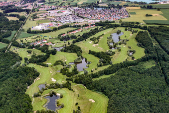 Vue aérienne de Terrain de golf à Soufflenheim dans le département Bas Rhin, France