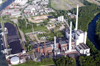 Vue aérienne de Centrale électrique à vapeur du port du Rhin à le quartier Daxlanden in Karlsruhe dans le département Bade-Wurtemberg, Allemagne