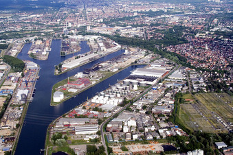Photographie aérienne de Port du Rhin à le quartier Mühlburg in Karlsruhe dans le département Bade-Wurtemberg, Allemagne