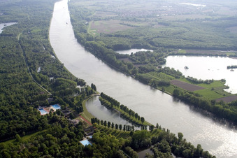 Station balnéaire du Rhin Rappenwört à le quartier Daxlanden in Karlsruhe dans le département Bade-Wurtemberg, Allemagne vue du ciel