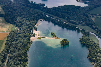 Vue aérienne de Streitköpfle de Baggersee à Linkenheim-Hochstetten dans le département Bade-Wurtemberg, Allemagne